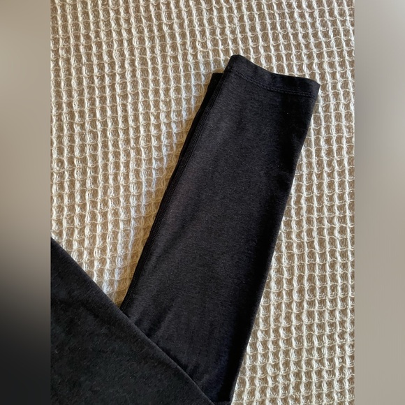 Aritzia grey leggings - Picture 3 of 9